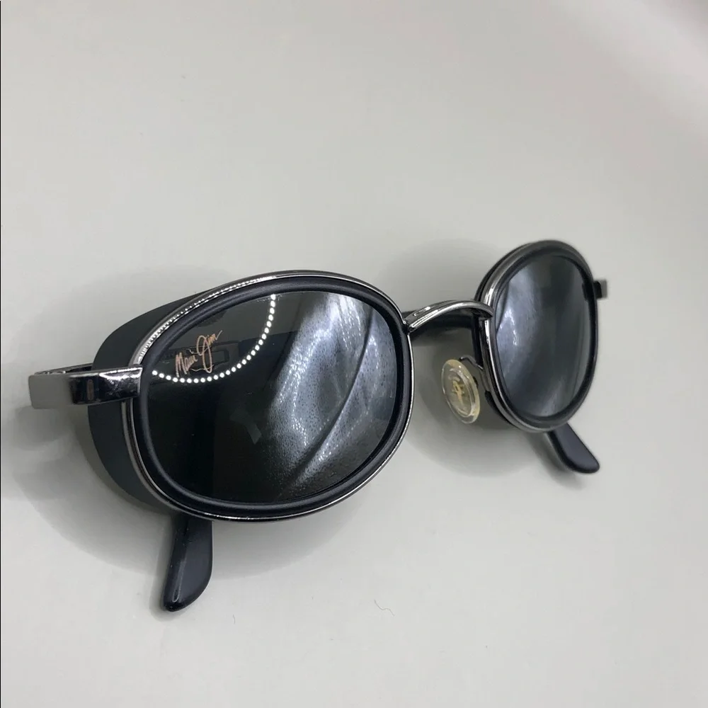 Maui Jim Sunglasses MJ-139 Makana Polarized 2M Black Silver Oval UNISEX